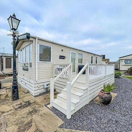 Hotel Lovely 6 Berth Caravan With Decking And Wifi In Kent, Ref 47017C Whitstable Exterior foto