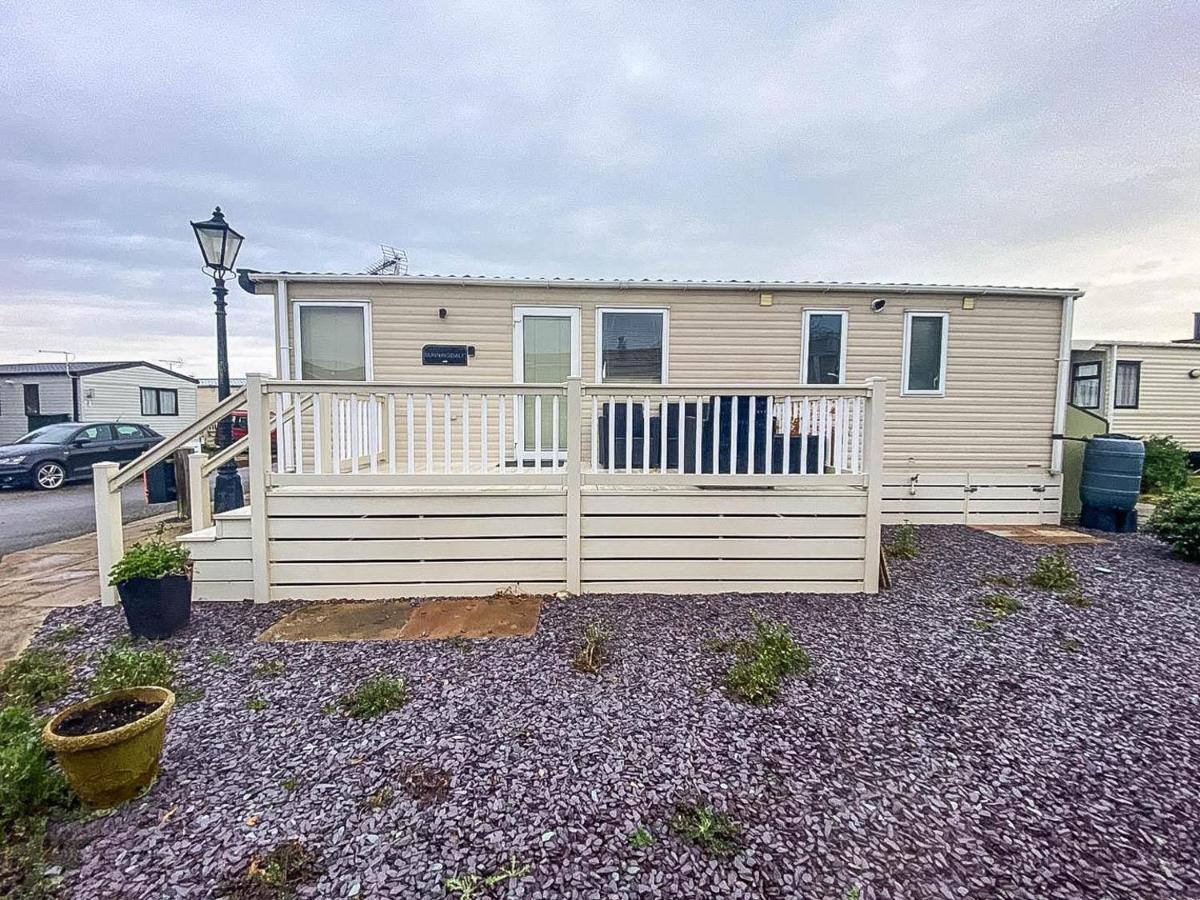 Hotel Lovely 6 Berth Caravan With Decking And Wifi In Kent, Ref 47017C Whitstable Exterior foto