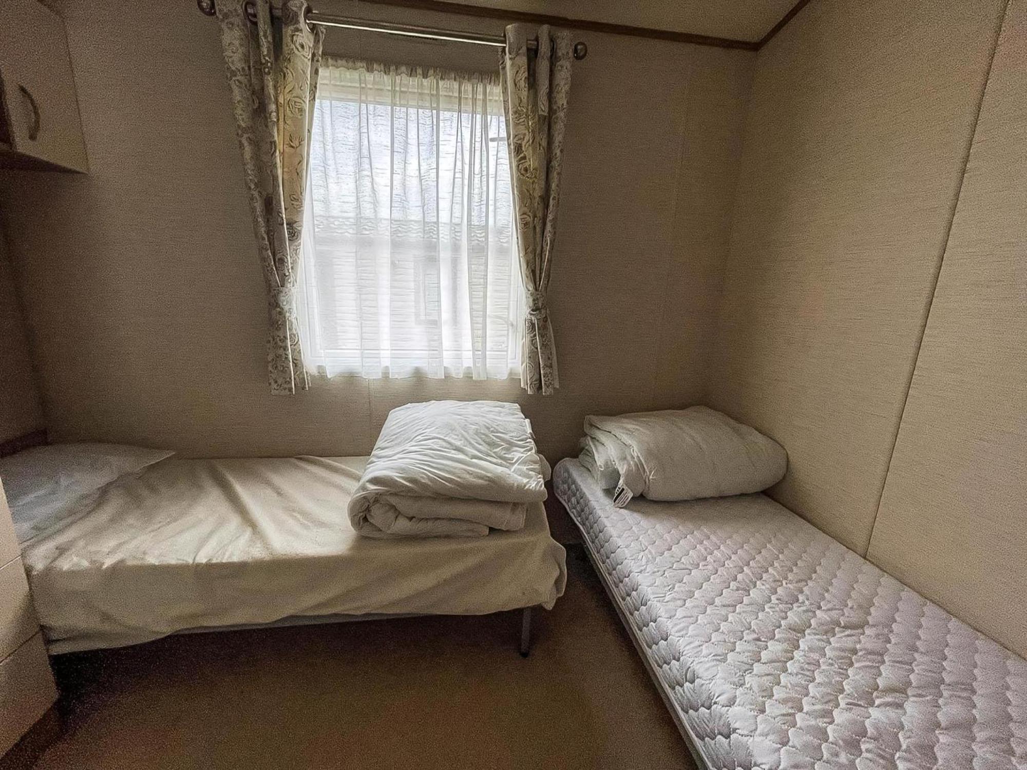 Hotel Lovely 6 Berth Caravan With Decking And Wifi In Kent, Ref 47017C Whitstable Exterior foto