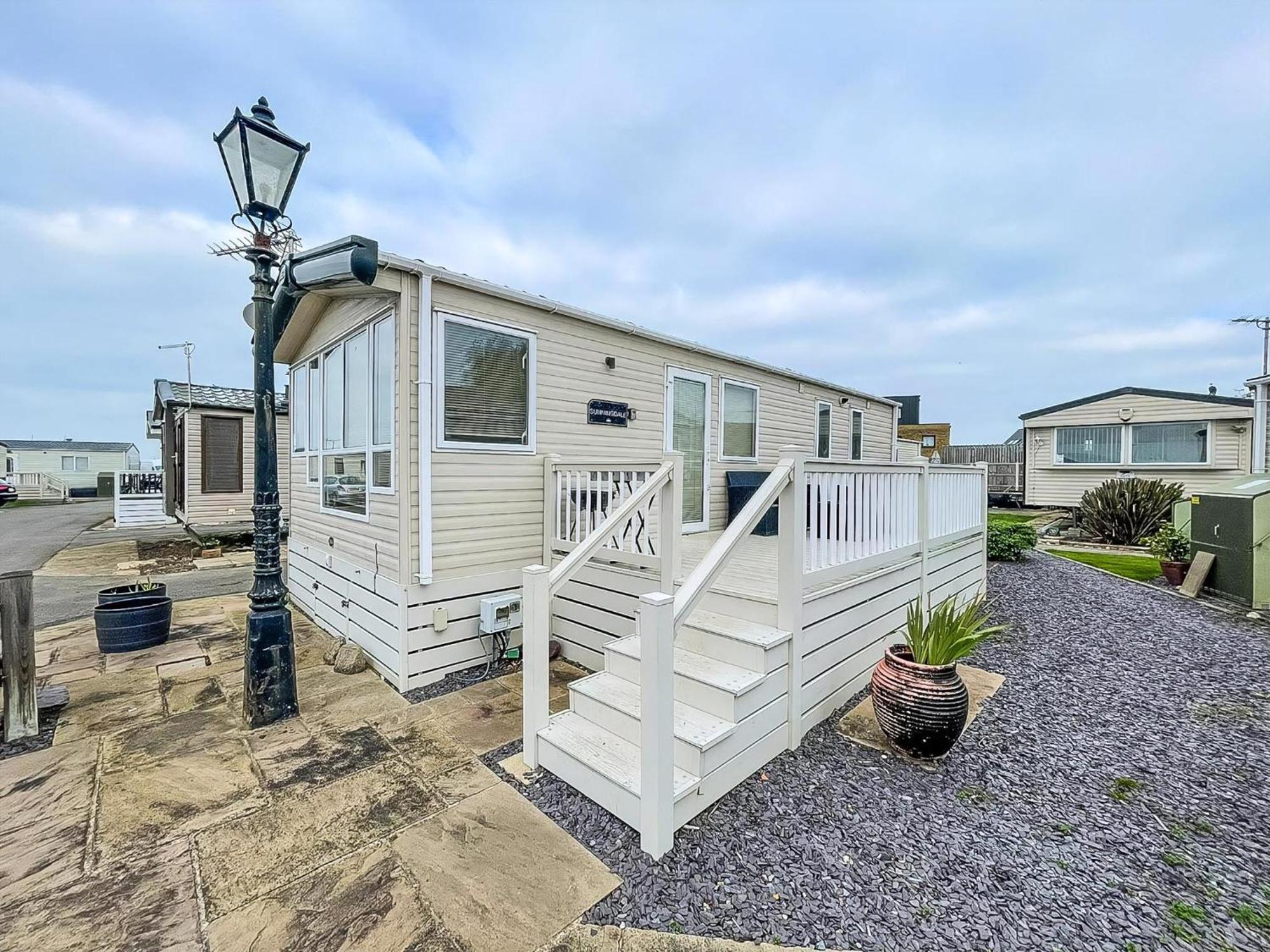 Hotel Lovely 6 Berth Caravan With Decking And Wifi In Kent, Ref 47017C Whitstable Exterior foto