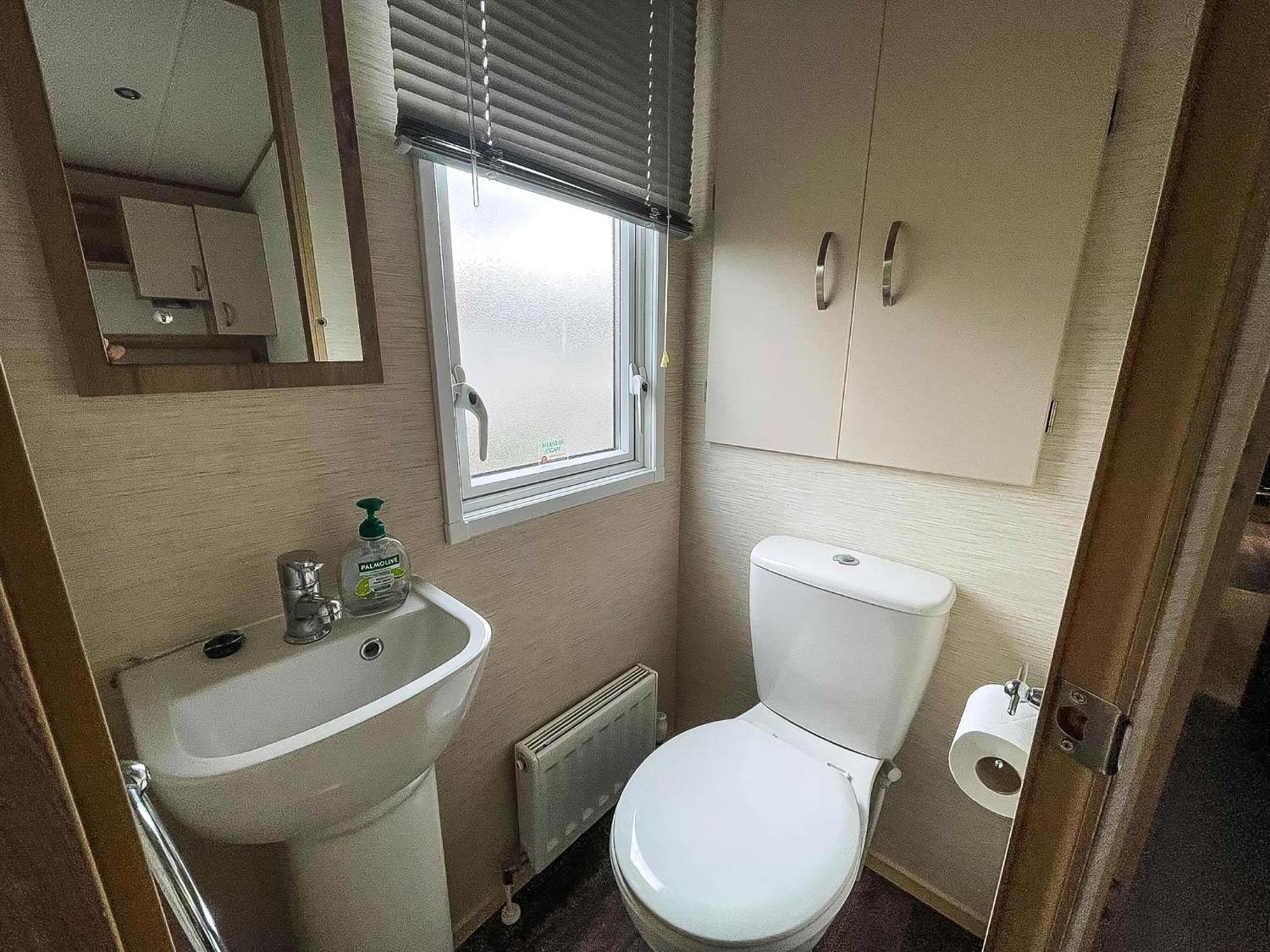 Hotel Lovely 6 Berth Caravan With Decking And Wifi In Kent, Ref 47017C Whitstable Exterior foto
